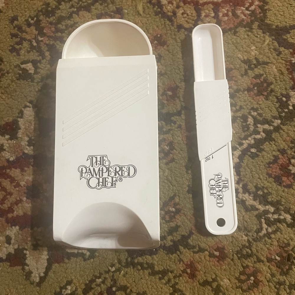 The Pampered Chef Measure All and Adjustable  Teaspoon Set